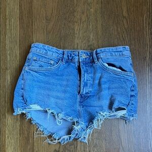Zara mini distressed denim shorts size 8